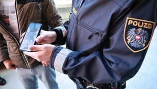 Das private Handy ist die Drehscheibe für den gängigen Betrug mit Investments. Diese Form der ...