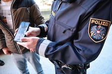 Das private Handy ist die Drehscheibe für den gängigen Betrug mit Investments. Diese Form der ...