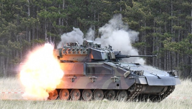 Schützenpanzer „Ulan“ auf dem Truppenübungsplatz Großmittel (Niederösterreich)