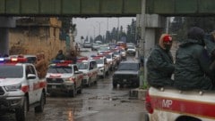 Syrische Regierungstruppen haben in der Großstadt Aleppo Hunderte kurdische Kämpfer ...