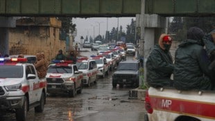 Syrische Regierungstruppen haben in der Großstadt Aleppo Hunderte kurdische Kämpfer ...