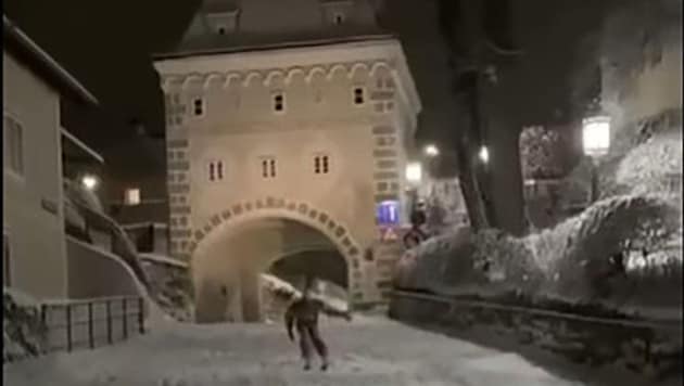 Das kuriose Video (siehe unten) zeigt eine ungewöhnliche Piste: das Schnallentor und die ...