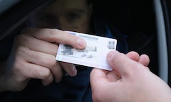 Seinen Führerschein ist der Flachgauer los (Symbolbild)