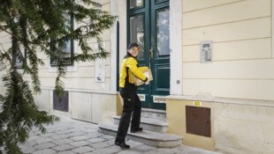 Rund um die Uhr arbeiten die Mitarbeiter der Post an schnellen und zuverlässigen Zustellungen ...