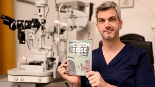 Augenarzt Nino Hirnschall hat im Verlag „Buchschmiede“ publiziert.