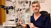 Augenarzt Nino Hirnschall hat im Verlag „Buchschmiede“ publiziert.