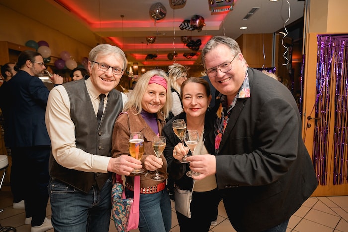 Josef Paukenhaider (li.) und seine Sonja amüsierten sich prächtigst mit Thomas und Christina ...