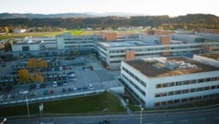 Die Unfallopfer wurden ins Vöcklabrucker Krankenhaus eingeliefert