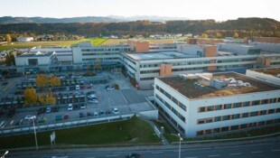 Die Unfallopfer wurden ins Vöcklabrucker Krankenhaus eingeliefert