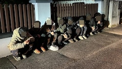 Diese acht Flüchtlinge wurden in der Nacht in Deutschkreutz aufgegriffen.