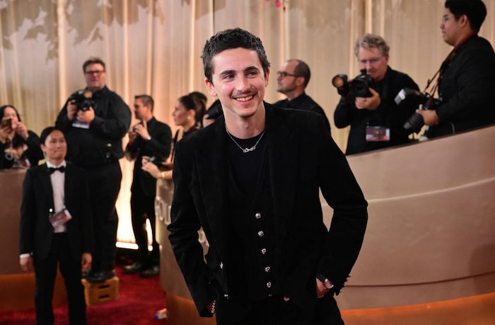 Über den roten Teppich schritt Timothée Chalamet allein. In seiner Dankesrede gab es einen süßen ...