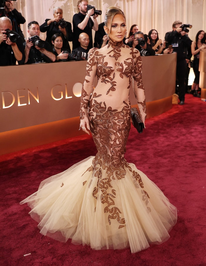 Jennifer Lopez sorgte in ihrem Vintage-Kleid ebenfalls für jede Menge Furore.