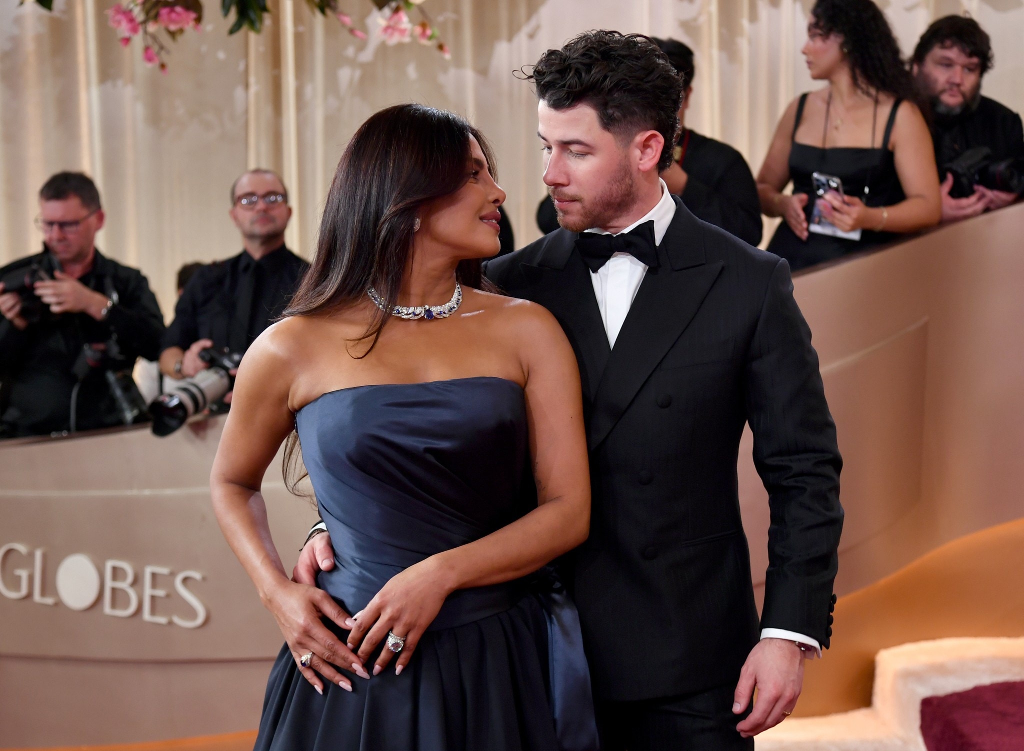 Priyanka Chopra und Nick Jonas tauschten verliebte Blicke.