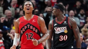 Collin Murray-Boyles jubelt über den Sieg seiner Raptors. 