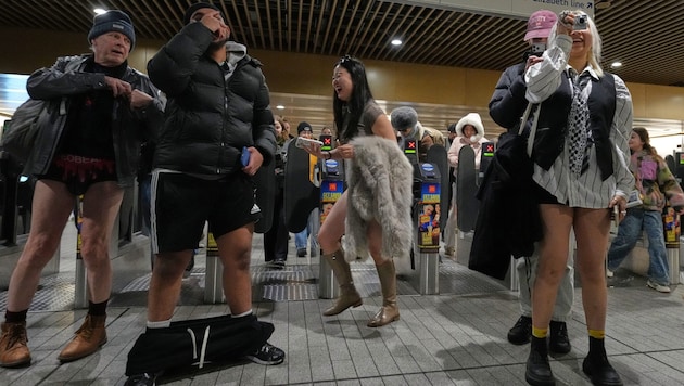 Die Teilnehmer sorgten im sonntäglichen Alltag für Aufmerksamkeit.