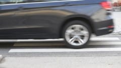 Die 16-Jährige wollte die Straße auf einem Schutzweg überqueren.