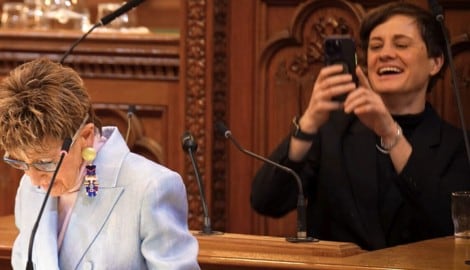 Peinlich und total daneben: Ausgerechnet während der Debatte im Wiener Gemeinderat um teurere ...