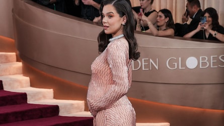 Hailee Steinfeld zeigt erstmals ihren Babybauch auf dem roten Teppich der Golden Globes