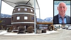 Johann Pramstaller etablierte das große Fass als Wahrzeichen der Firma Diogenes in ...