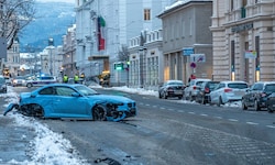 Ein junger Lenker verlor die Kontrolle über seinen PS-Boliden.