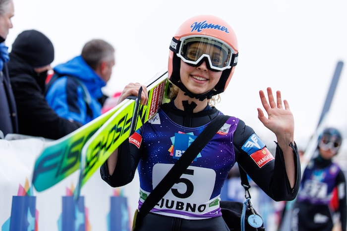 Gut gelaunt meistert Meghann Schule und Weltcup.