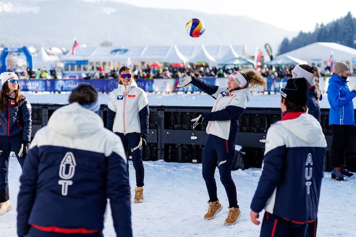 In den Wettkampfpausen geht’s auch sportlich zu.