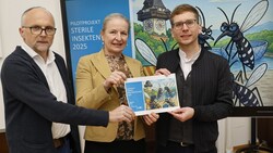 KPÖ-Stadtrat Robert Krotzer (re.) präsentierte mit Erwin Wieser und Eva Winter vom ...