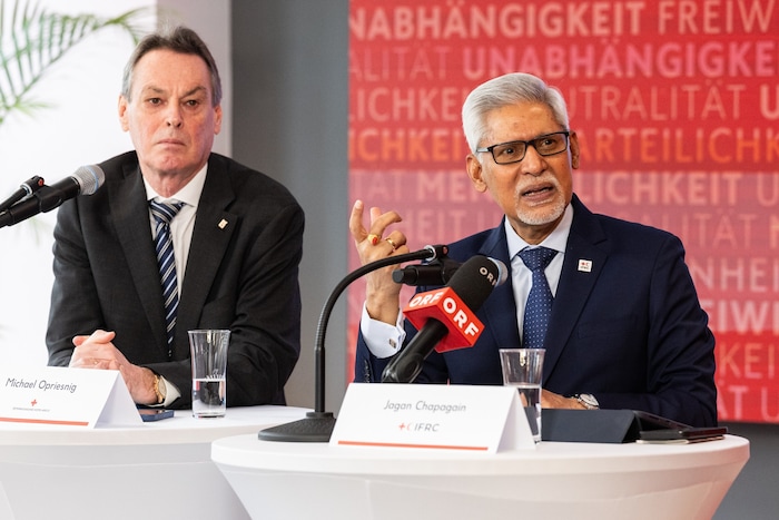 Michael Opriesnig (li.) und Jagan Chapagain sehen die Entwicklungen mit Besorgnis.