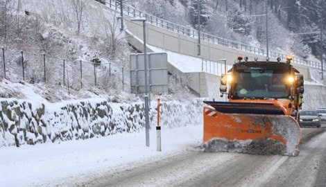 Straßenerhalter haben Räum- und Streupflicht. Für Autofahrer ist das aber kein Freibrief.