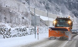 Straßenerhalter haben Räum- und Streupflicht. Für Autofahrer ist das aber kein Freibrief.