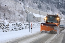 Straßenerhalter haben Räum- und Streupflicht. Für Autofahrer ist das aber kein Freibrief.