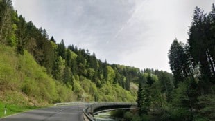 Die Mösslerbrücke an der B 99 muss wegen extremer Schäden erneuert werden. Eine Totalsperre sei ...