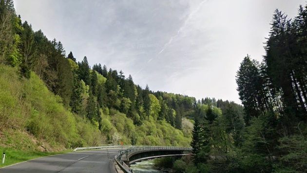 Die Mösslerbrücke an der B 99 muss wegen extremer Schäden erneuert werden. Eine Totalsperre sei ...