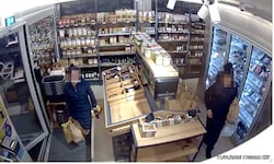 Säckeweise trugen die „Damen“ die Waren aus dem Laden.