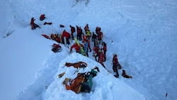 Wo suchen bei diesen Schneemassen? Am Ende lag die Frau in 1,70 Meter Tiefe.