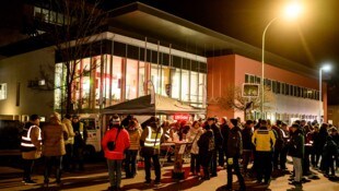 Große Unruhe – weitaus heftiger, als bei der friedlichen Mahnwache gegen die Schließung der ...