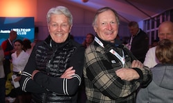 Trafen sich auch 50 Jahre nach Olympia in Innsbruck wieder zu einem Skirennen: Bernhard Russi ...