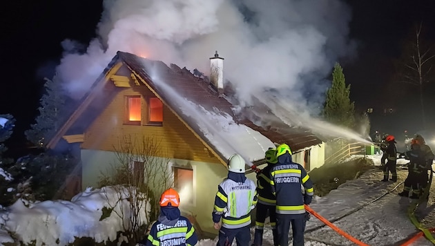 86 Feuerwehrkräfte waren in der Nacht auf Dienstag im Einsatz.