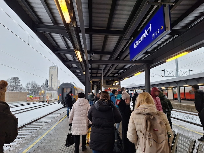 Massive Verspätungen und Ausfälle am Dienstagmorgen – der Zugverkehr kam im Osten teils gänzlich ...