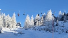 Im Skigebiet Turracher Höhe ist es zu einer Kollision zwischen Auto und Skifahrer gekommen.