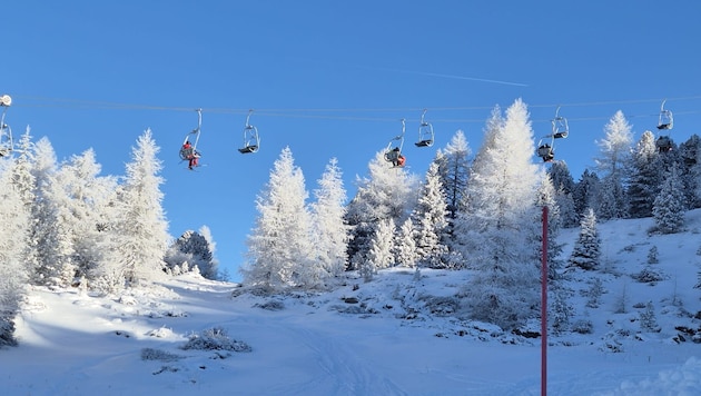 Im Skigebiet Turracher Höhe ist es zu einer Kollision zwischen Auto und Skifahrer gekommen.