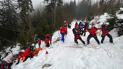 Die NÖ Bergrettung führt regelmäßige Lawinenübungen durch. Der Lawinenabgang am Göller ging zum ...
