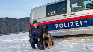 Diensthund „Face“ stoppte einen der Einbrecher. Am Foto mit seinem Hundeführer Roman. 