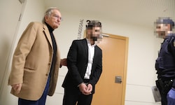 Anwalt Peter Philipp verteidigt den jungen Heimhelfer. 