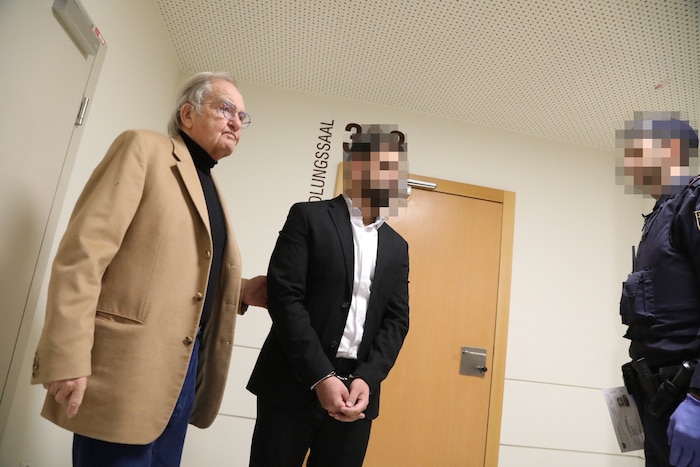 Anwalt Peter Philipp verteidigt den jungen Heimhelfer.