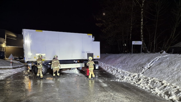 Der Anhänger stand im rechten Winkel zum Motorwagen – nichts ging mehr.