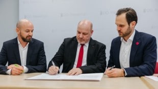 Severin Mayr (Grüne), Peter Binder (SPÖ) und Neos-Abgeordneter Felix Eypeltauer (v. li.) wollen ...