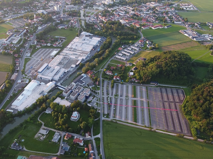 Autozulieferer ZKW: An beiden Standorten in Niederösterreich sollen insgesamt 600 Stellen ...