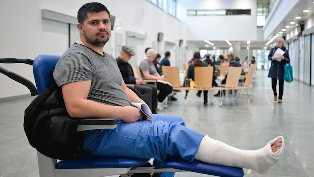 Sturzopfer Enoh Talmaciu (27)wartete im Linzer UKH auf die nächste Behandlung.