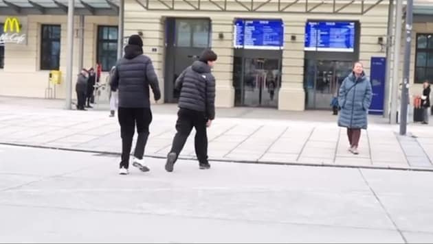 Ein Screenshot des Wahlwerbevideos – genau zu diesem Zeitpunkt wird vom „Wegkärchern der ...